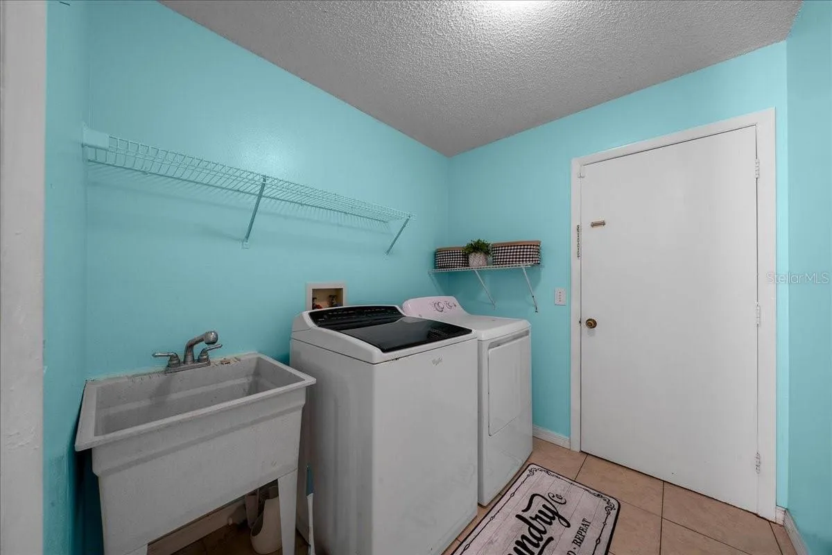 Laundry Room features Utility Sink