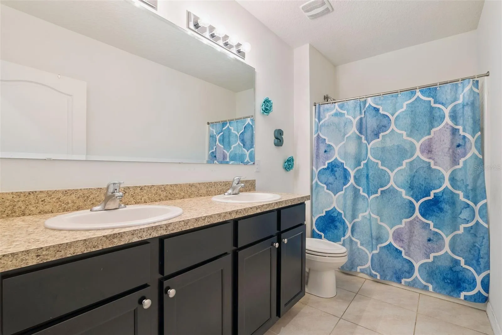 Hall bath upstairs