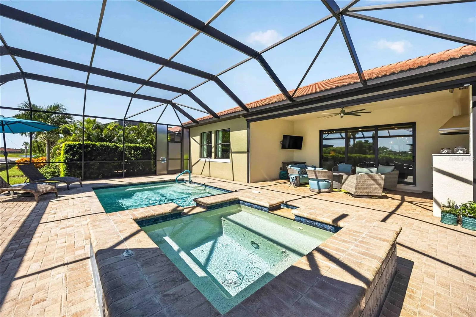 Pool and Spa have total privacy