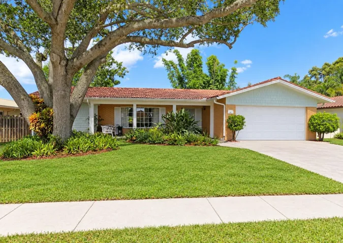 Beautifully updated 3 Bedroom split plan pool home!