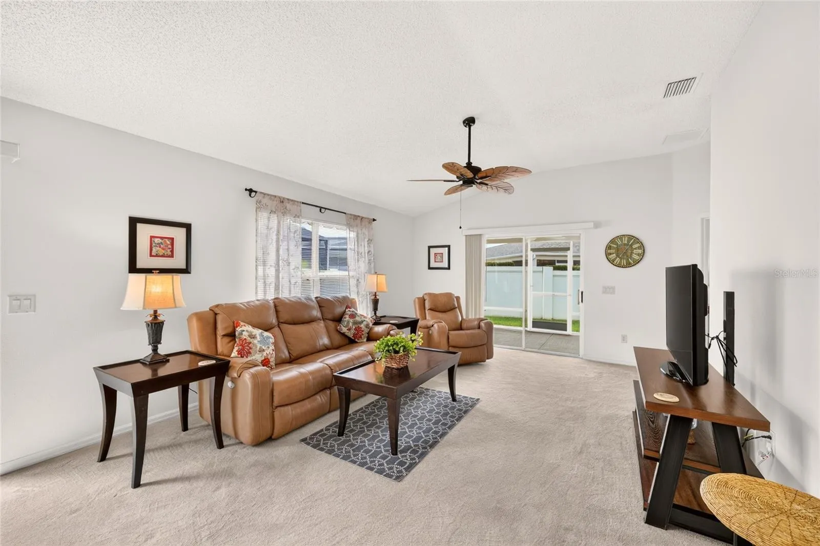 Living area-loads of natural light