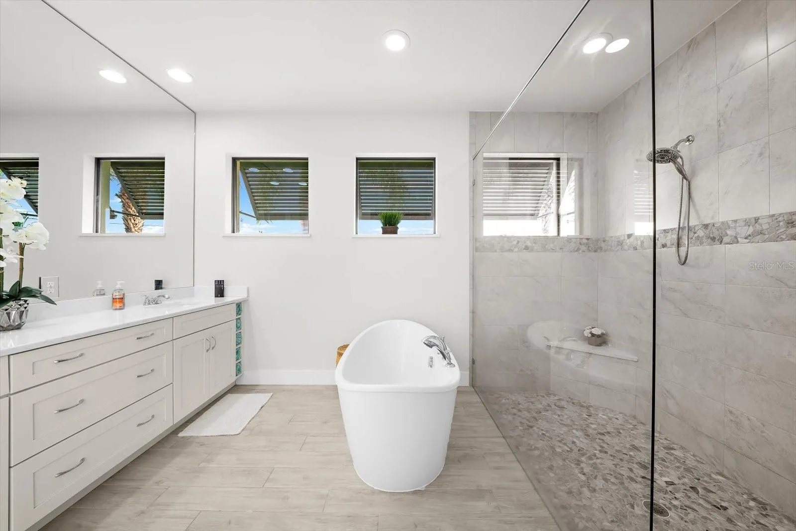 Luxurious Garden Bath Escape