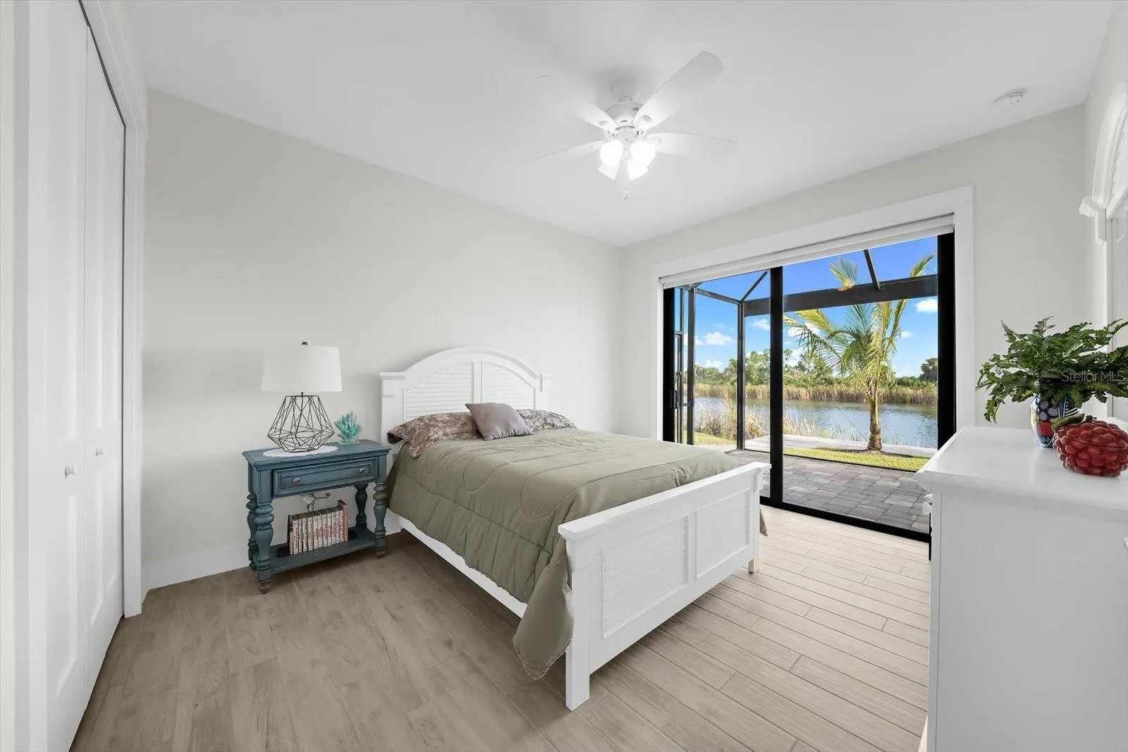 Spacious Guest Bedroom With Direct Lanai Access