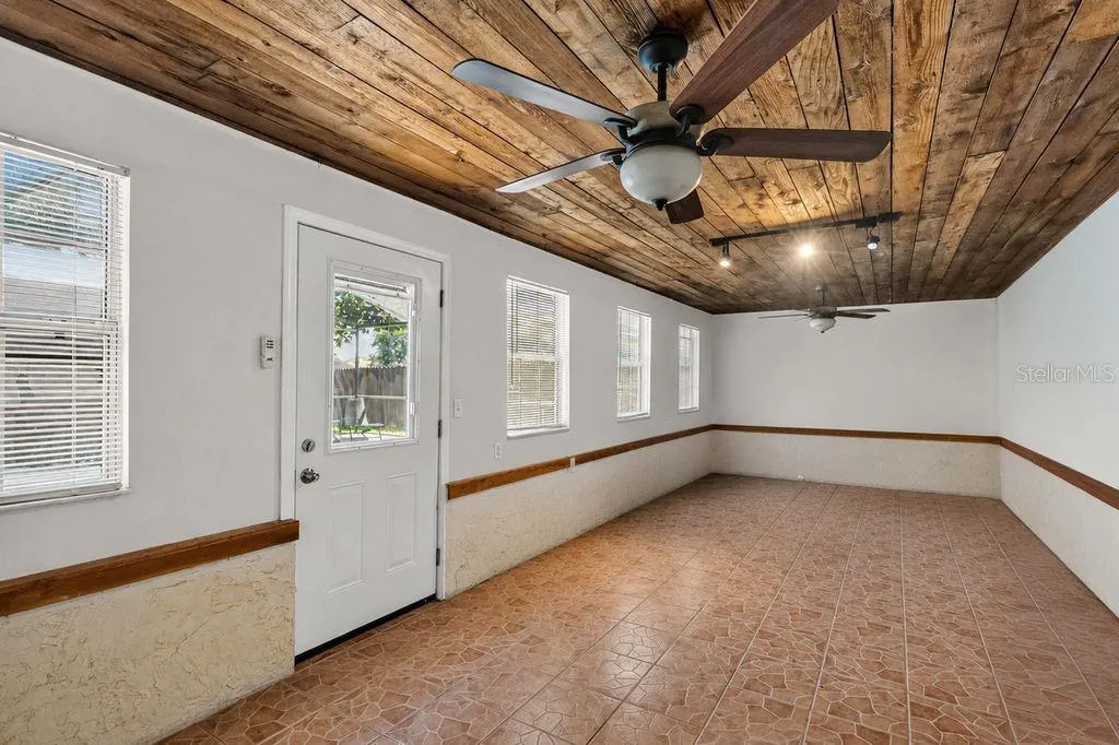 object removal of Florida room