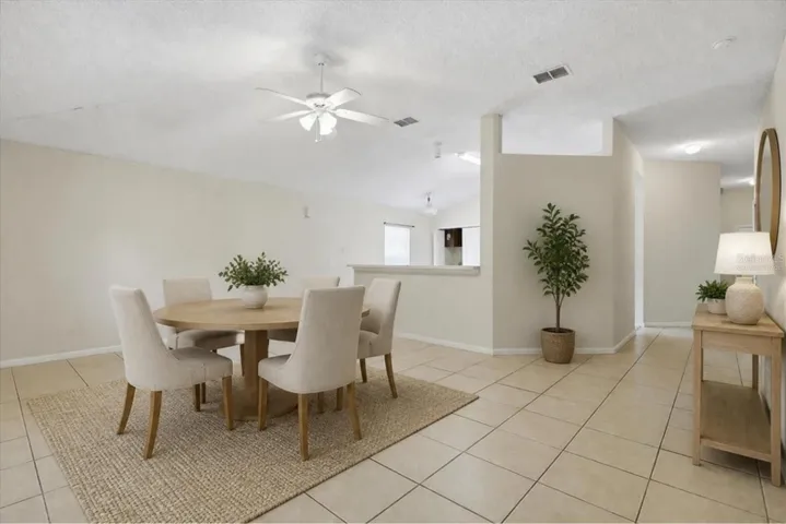 Virtually staged - dining area