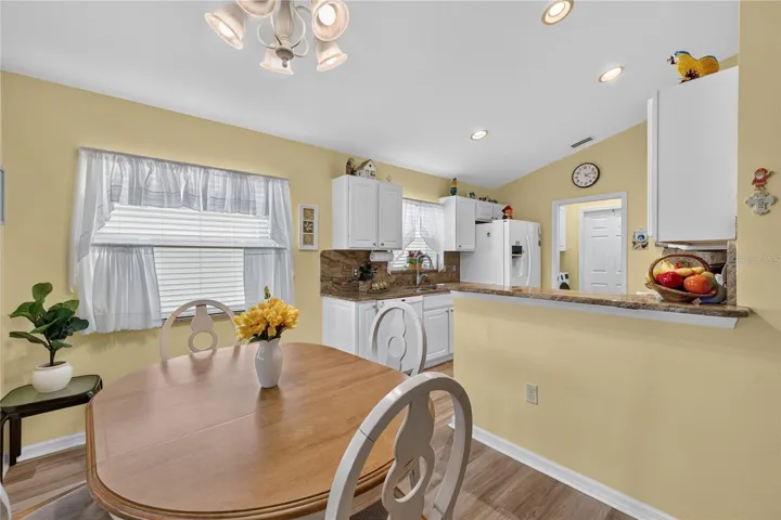 Eat in Area and Kitchen