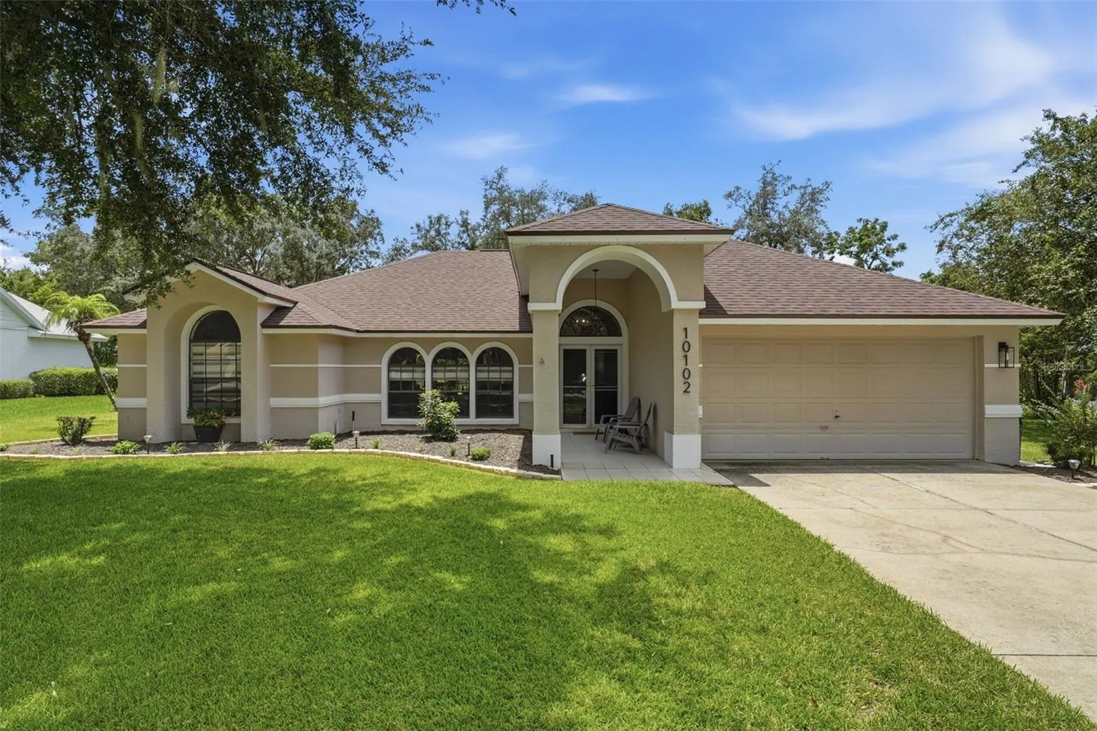 Inviting front entry with seating area