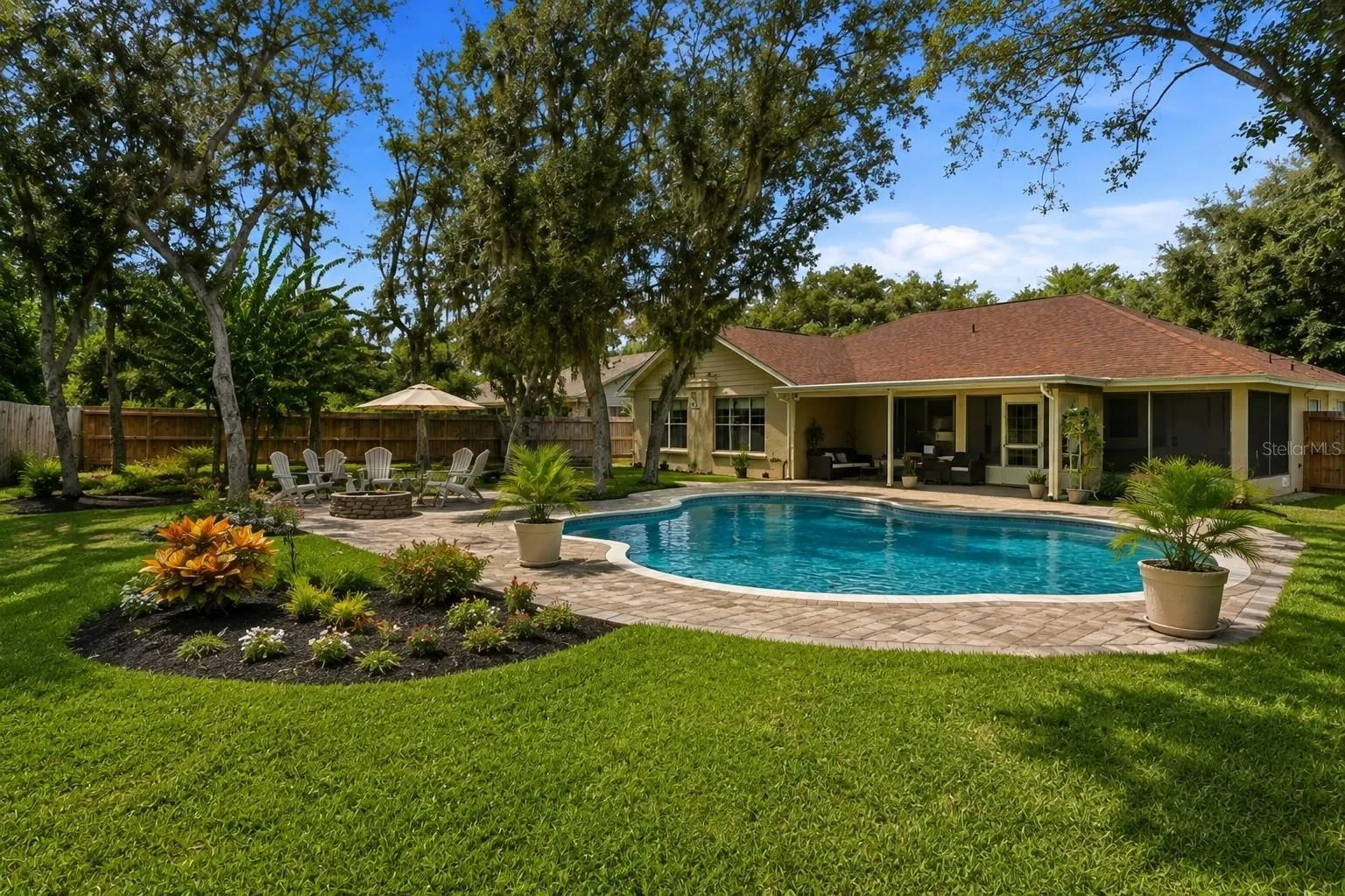 Add a pool oasis. Virtually enhanced.