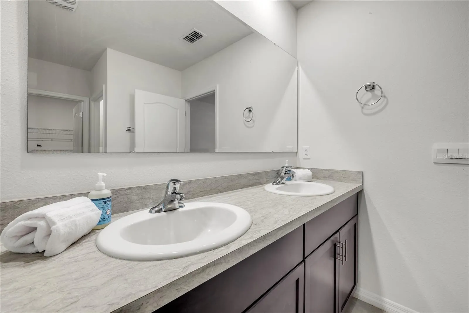 Primary en-suite bath