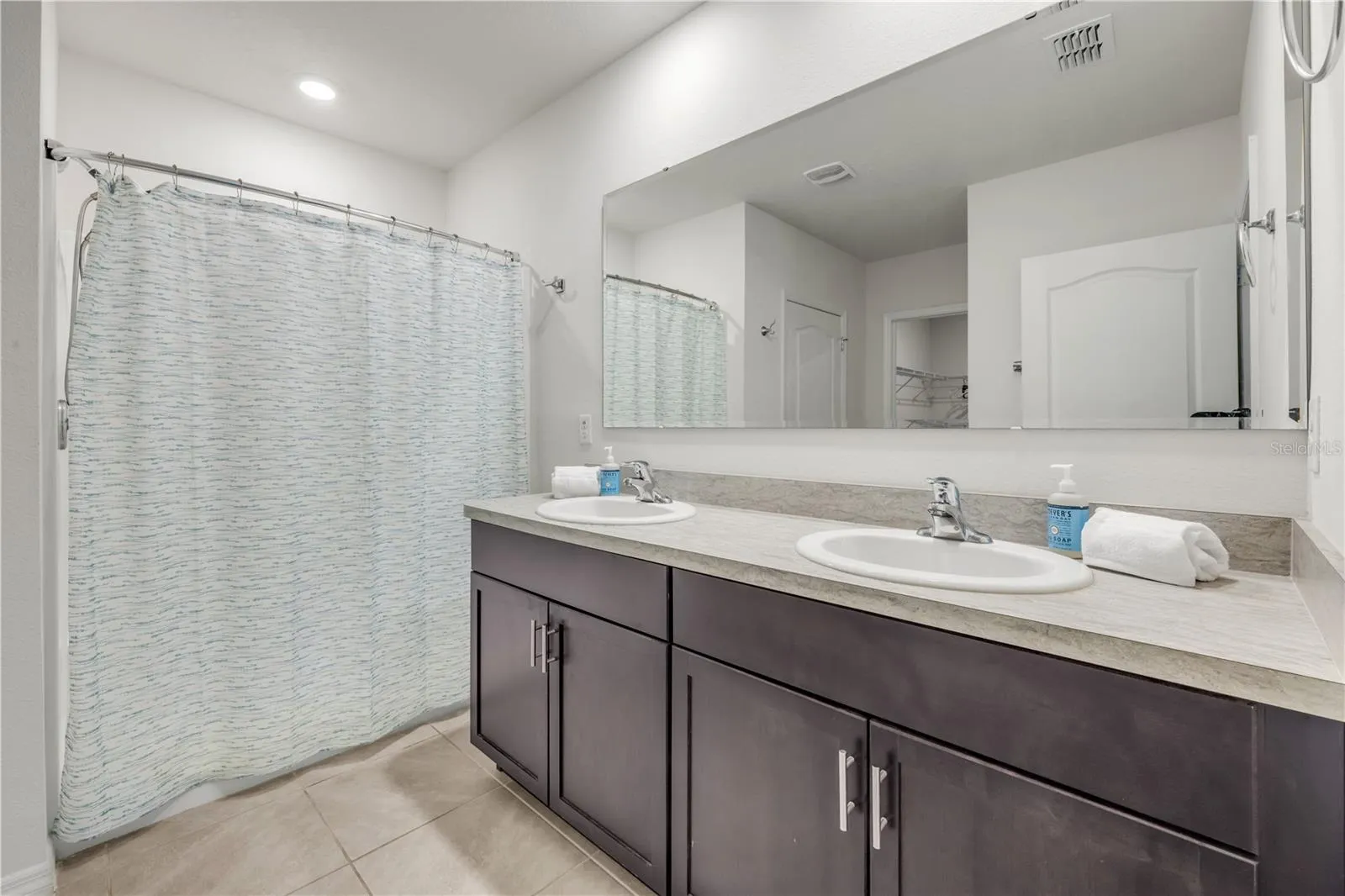 Primary en-suite bath