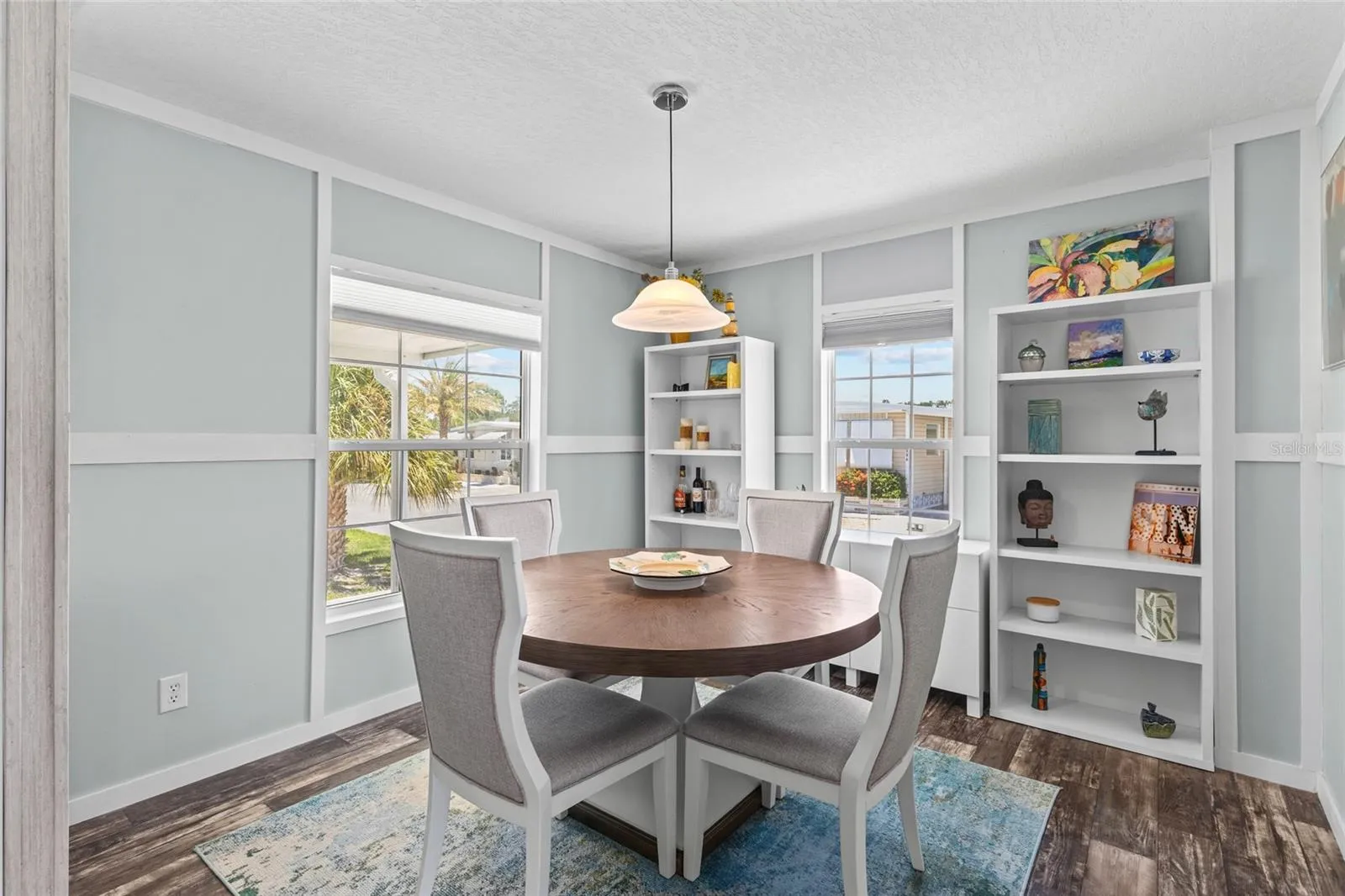 Large Dining Room with Gorgeous Table