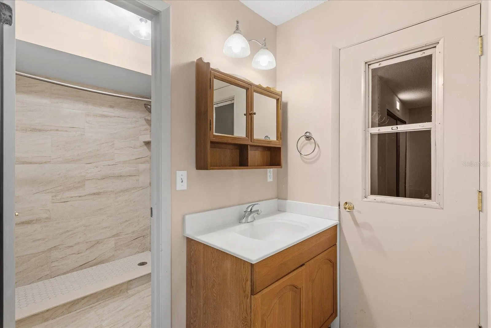 2nd Bedroom Bath area