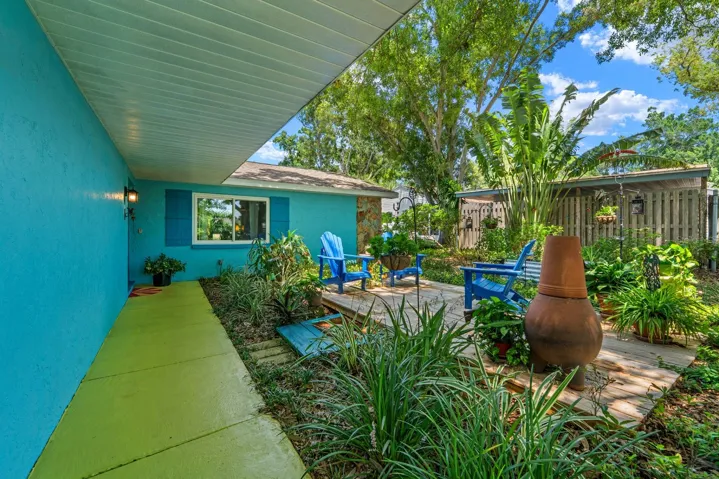 Courtyard Seating in the Front
