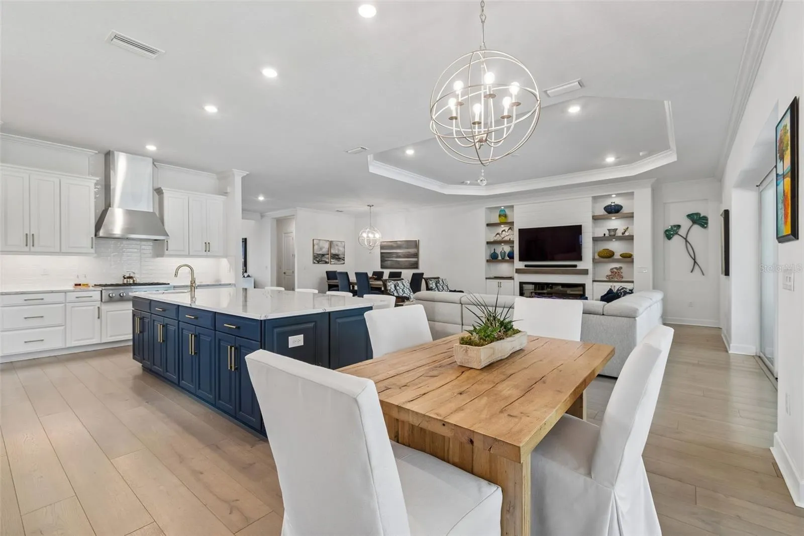 Casual Dining Area off Kitchen