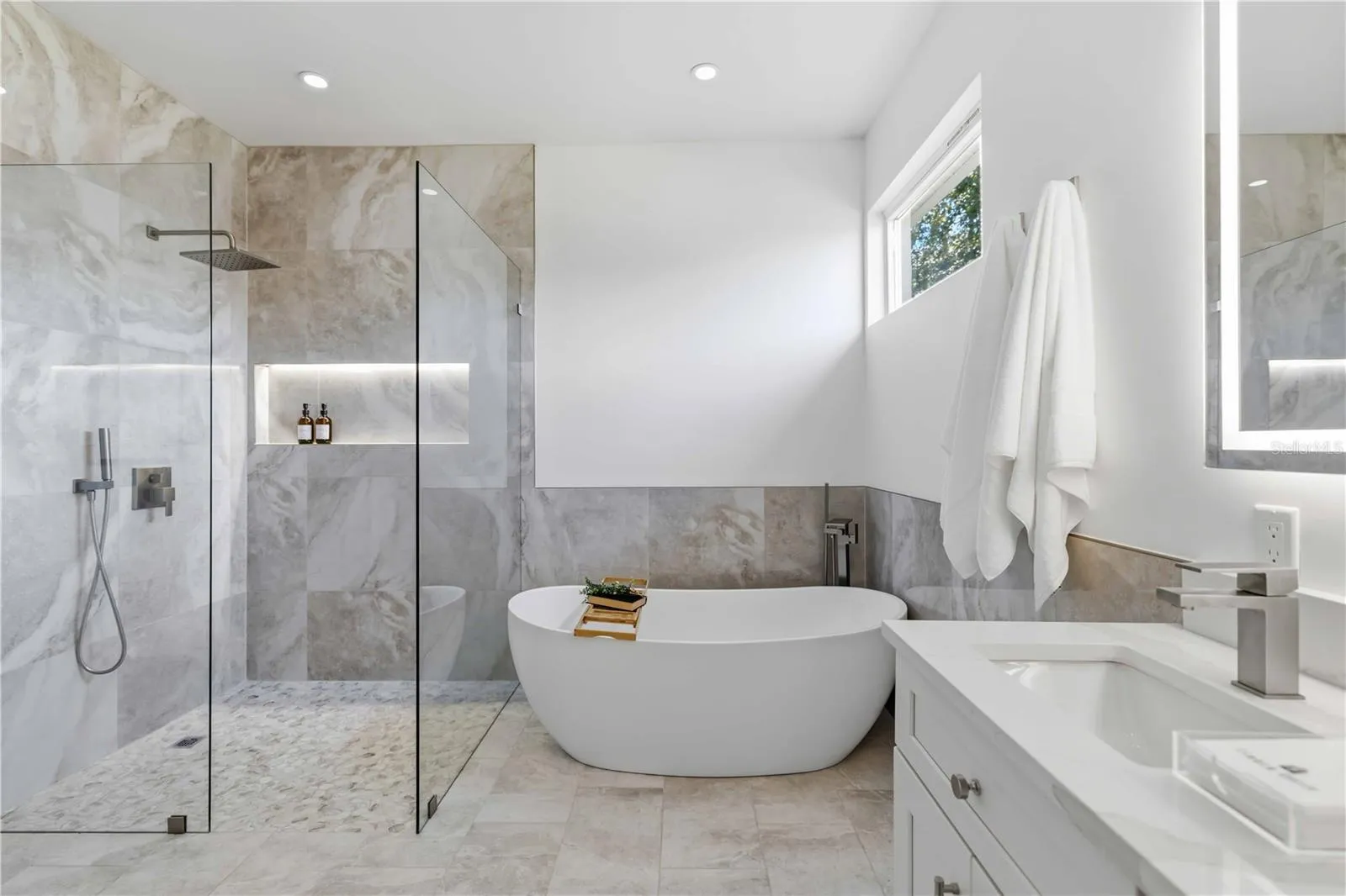 Primary Ensuite Bathrm