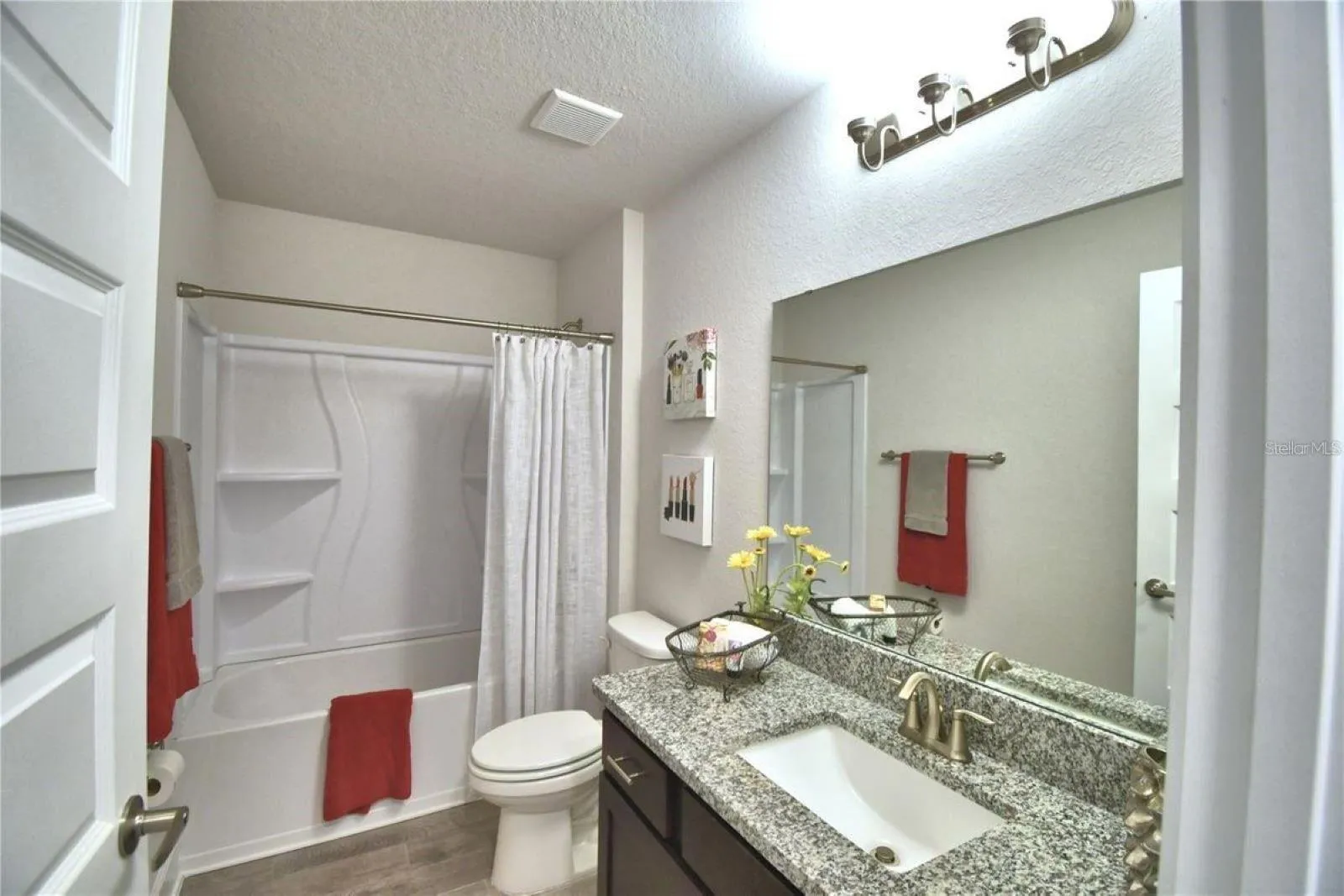 Similar home with same floorplan. Colors and options may vary.