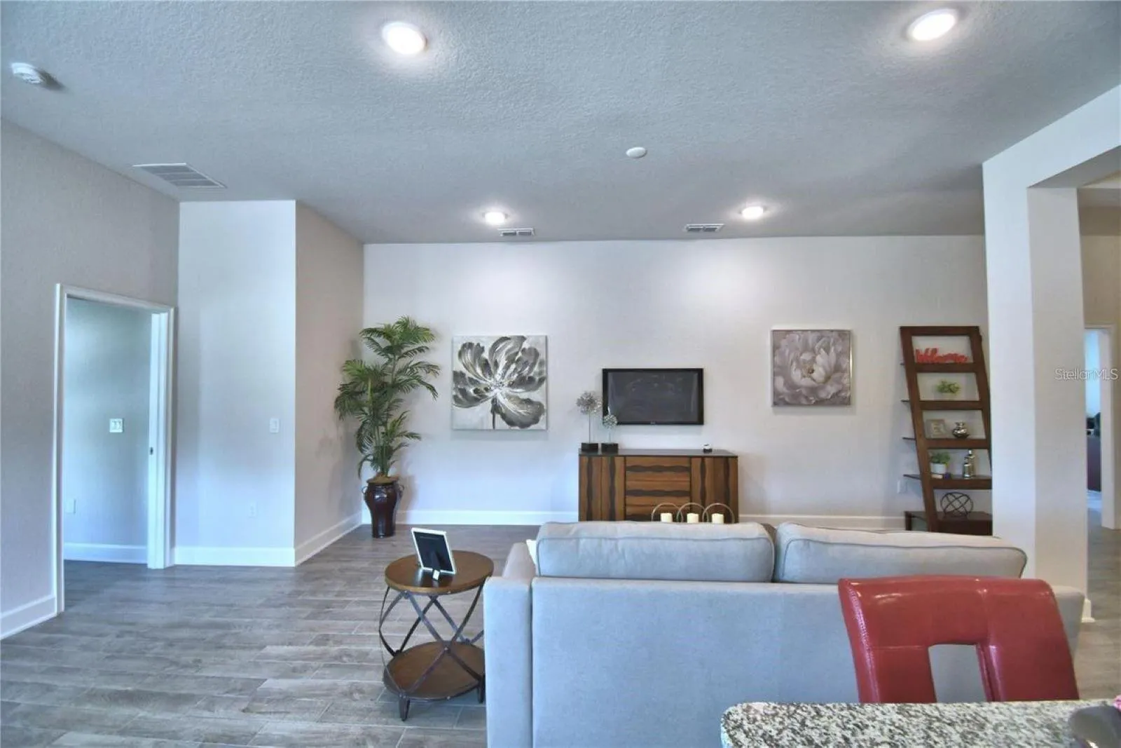 Similar home with same floorplan. Colors and options may vary.