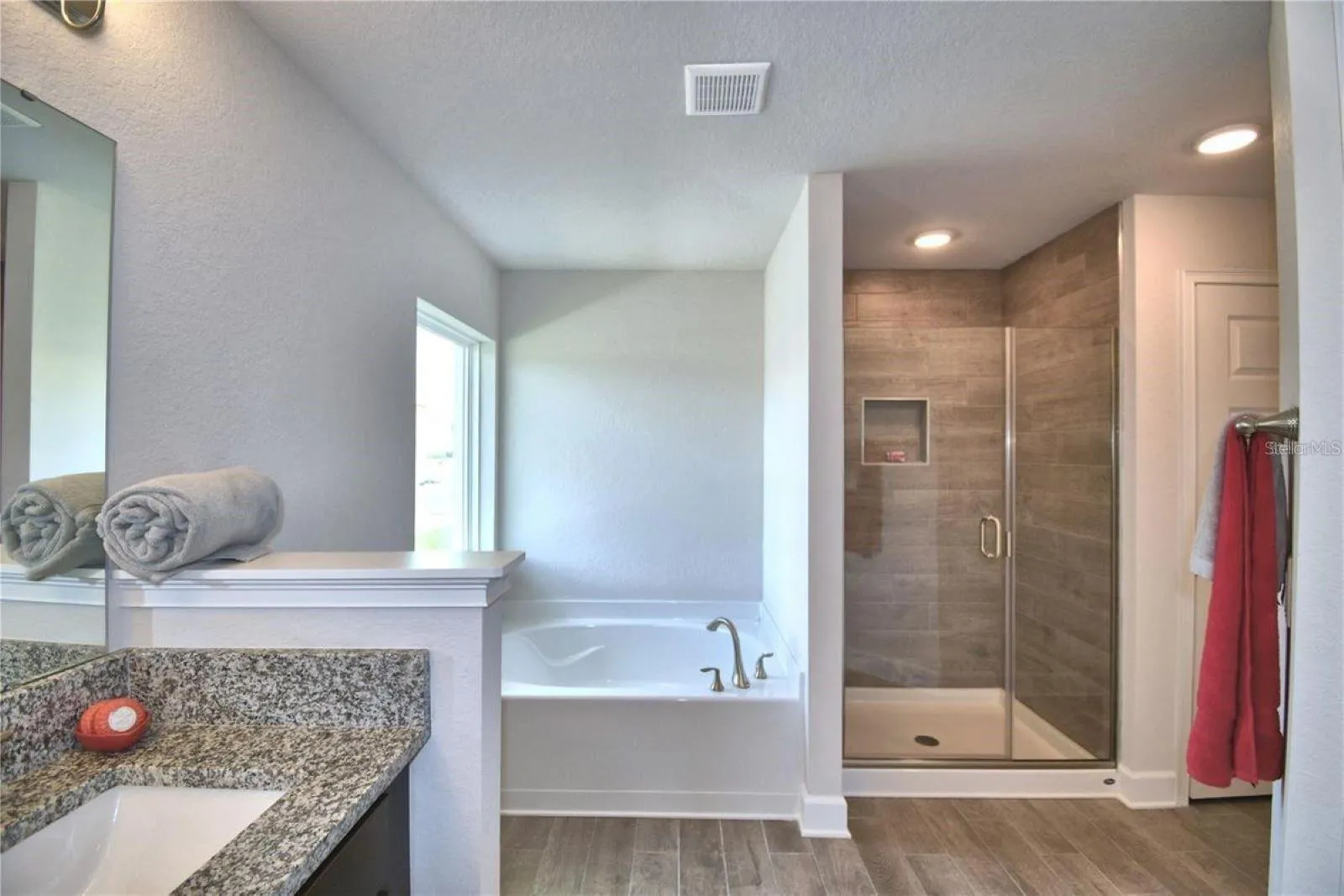 Similar home with same floorplan. Colors and options may vary.