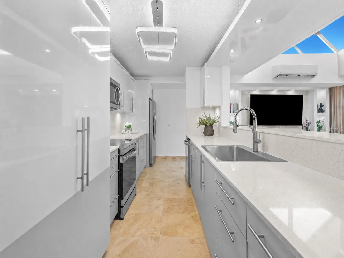 Coral Beach PH - Kitchen