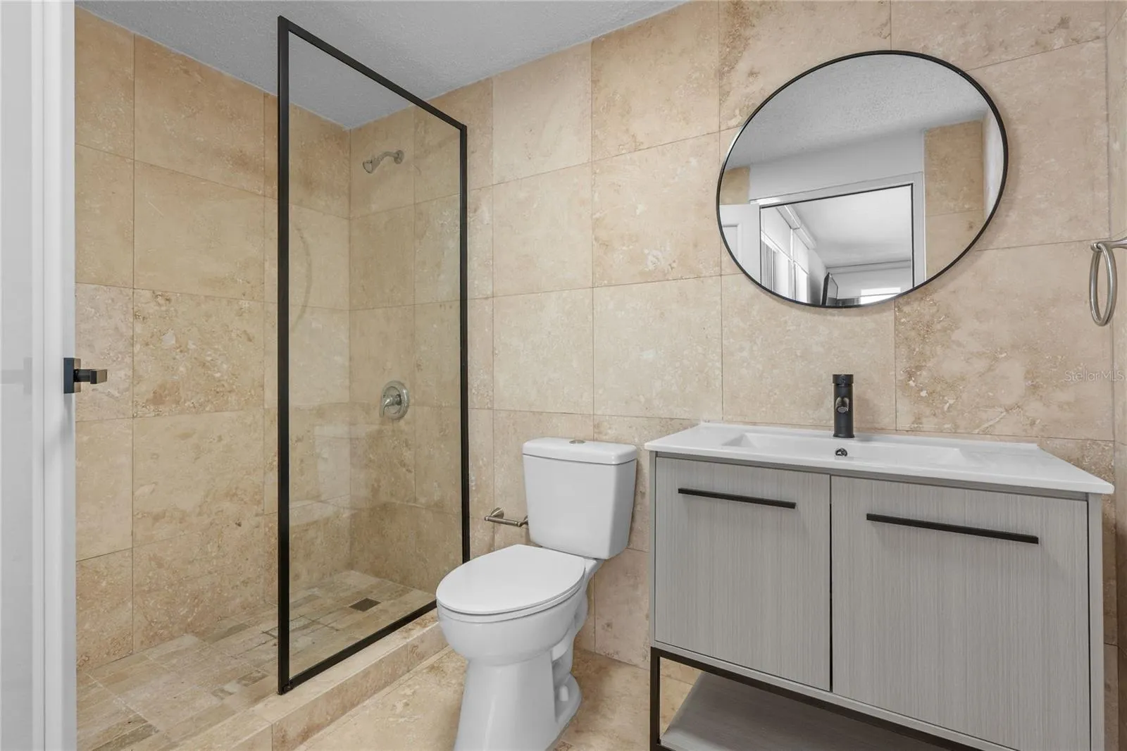 Coral Beach PH - Primary Bathroom