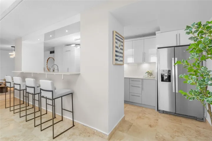 Coral Beach PH - Kitchen