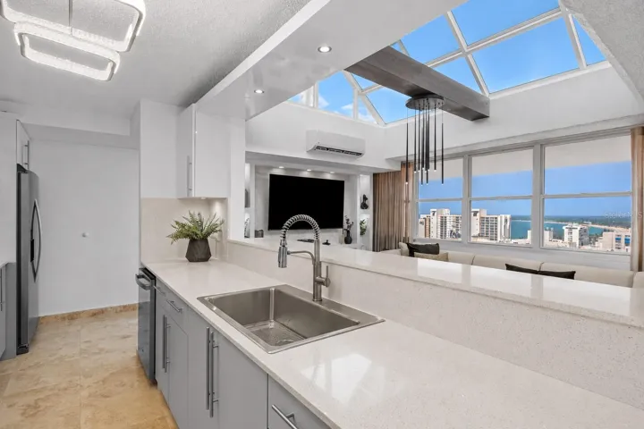 Coral Beach PH - Kitchen