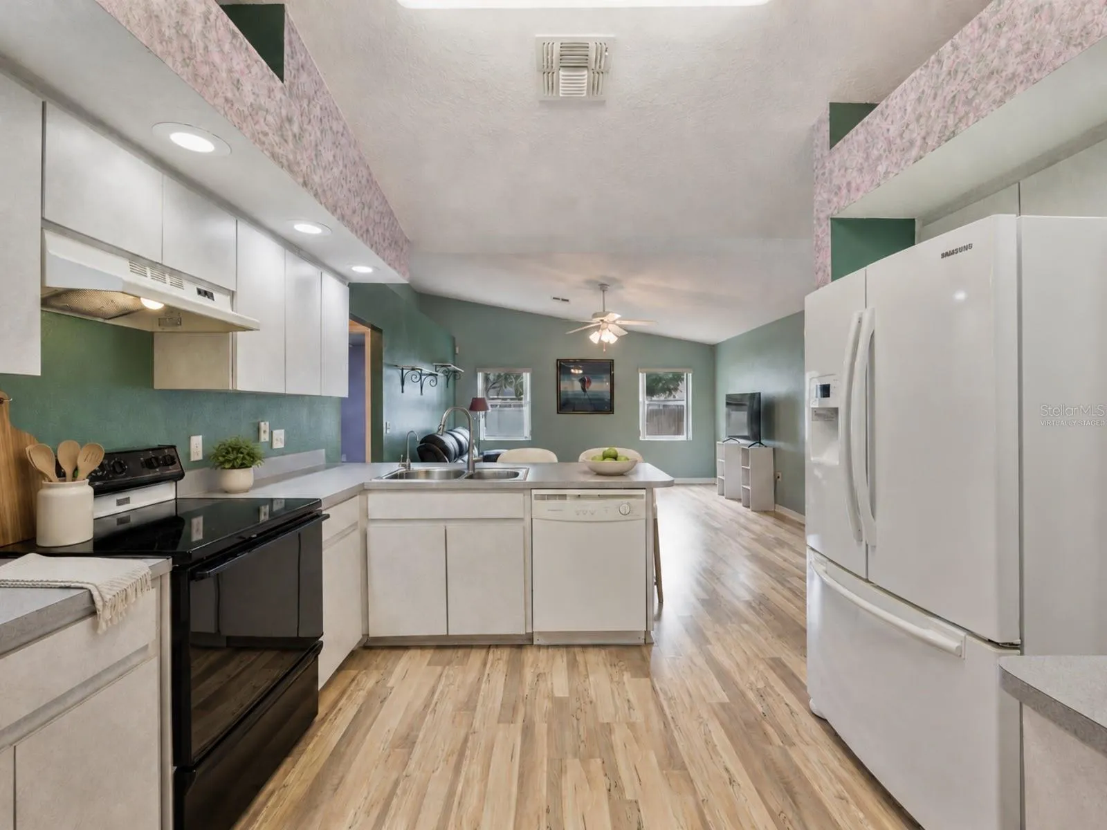 Large, well maintaiend Kitchen - Virtually Staged to enhance experience.