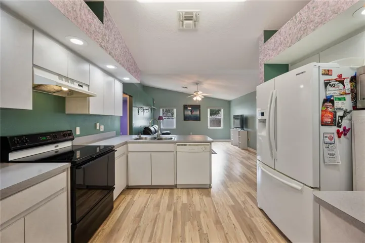 Thoughtgully cared for and maintained Kitchen