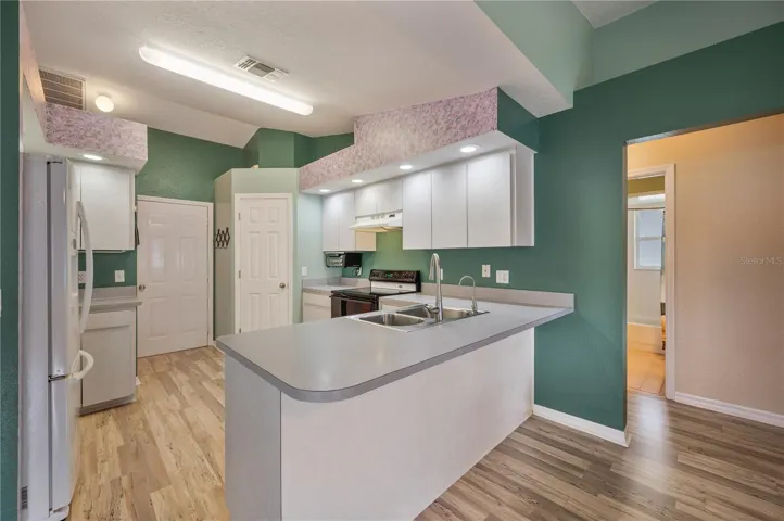 Thoughtgully cared for and maintained Kitchen