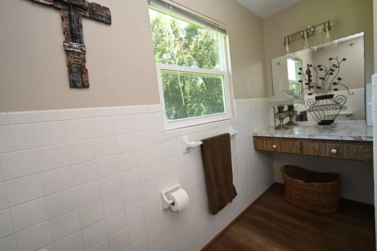 INCLUDES MAKEUP COUNTER WALKIN SHOWER - NO TUB