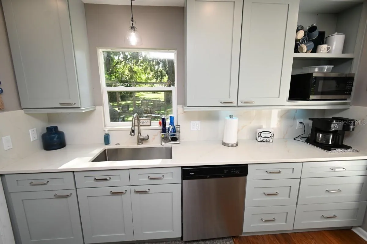 HARD SURFACE COUNTERTOPS