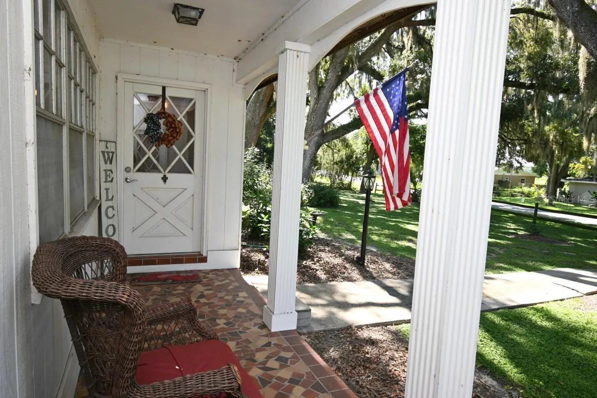YOUR ALL-AMERICAN PORCH