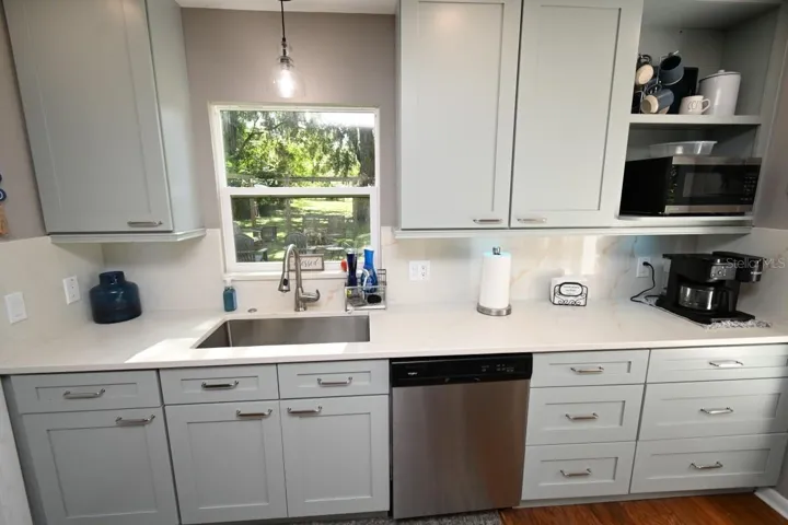 HARD SURFACE COUNTERTOPS