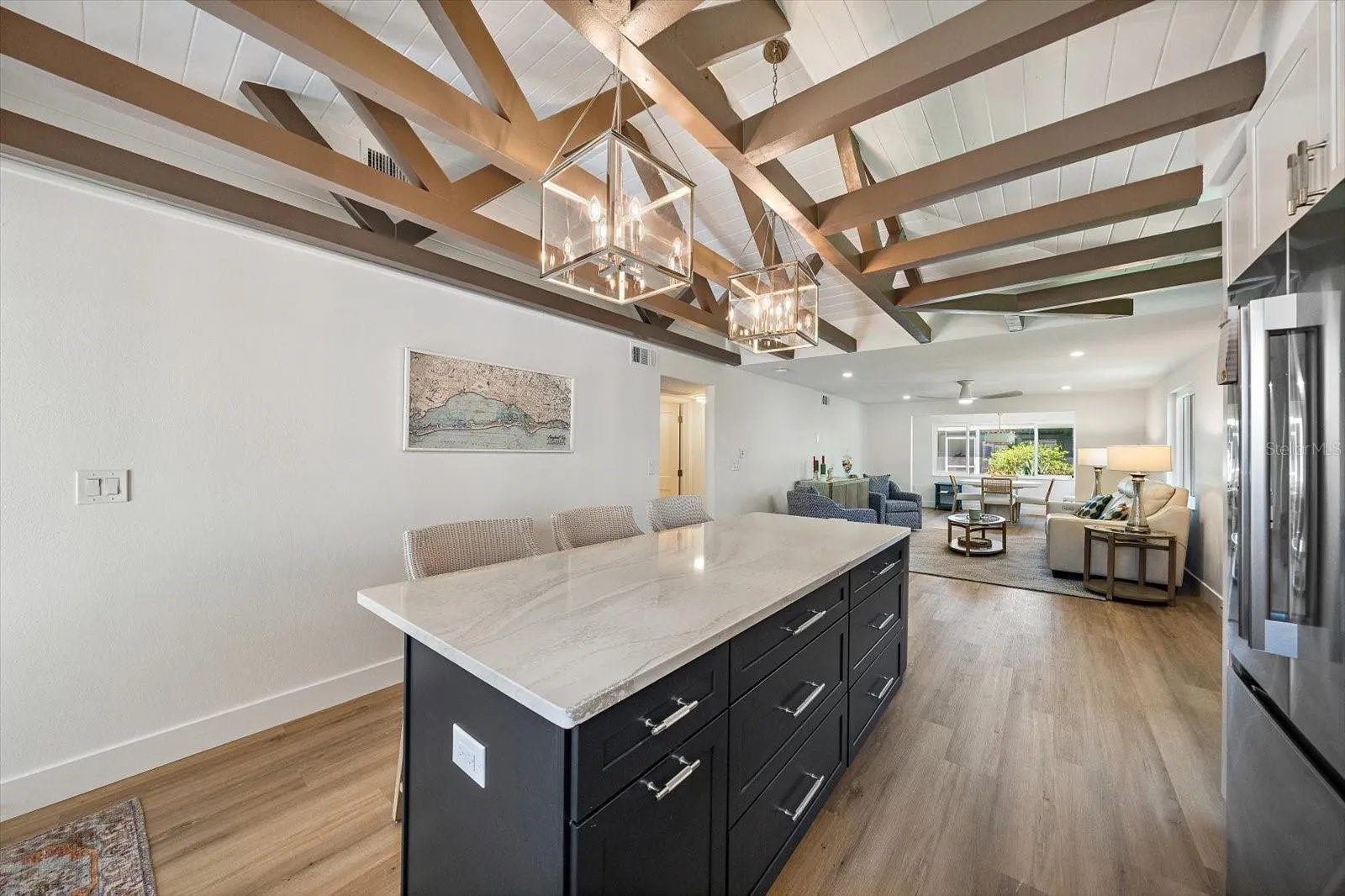 Kitchen - Breakfast Bar