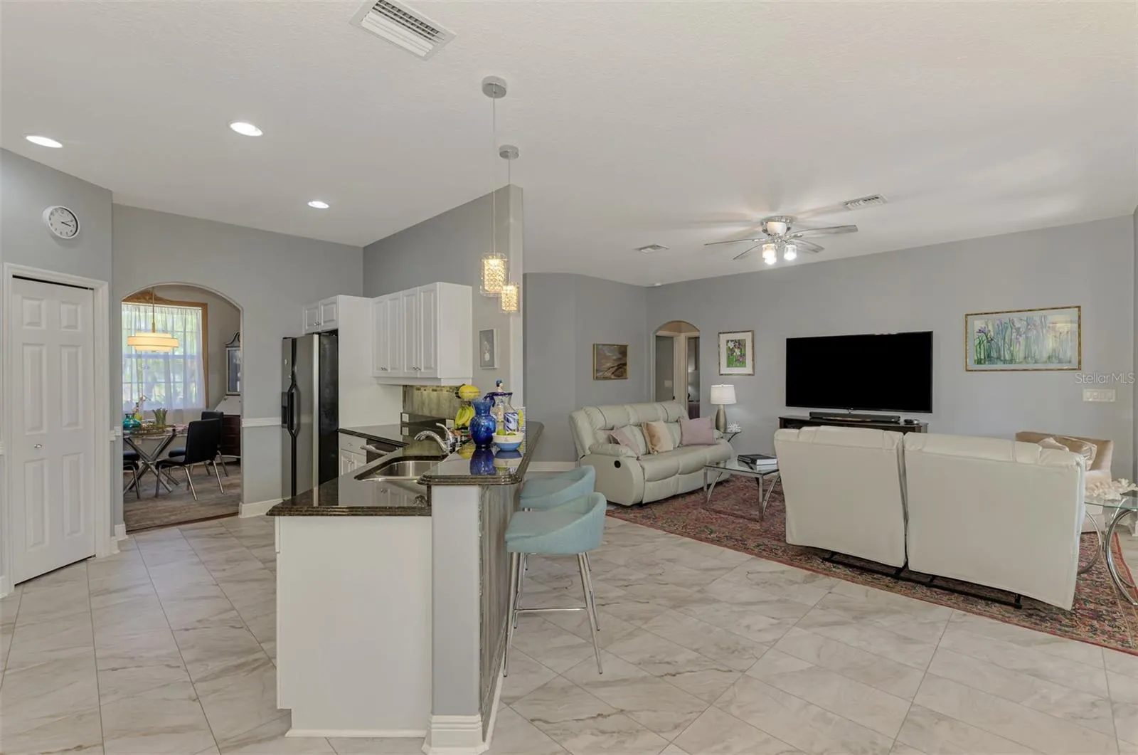 Family room/kitchen combo