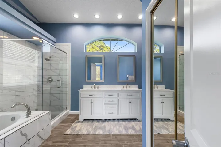 Ensuite primary bathroom