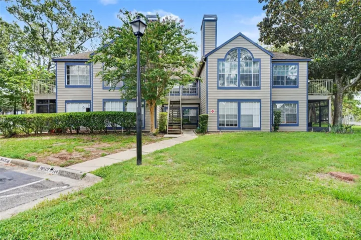 Move-in Ready 2nd Floor Condo in Lake Mary