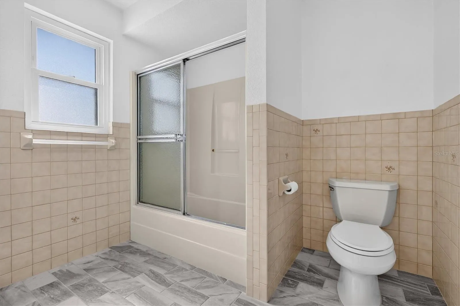 Guest Bathroom Tub/Shower Combo