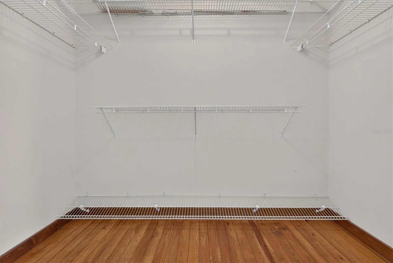 6x9 Her Walk in Closet