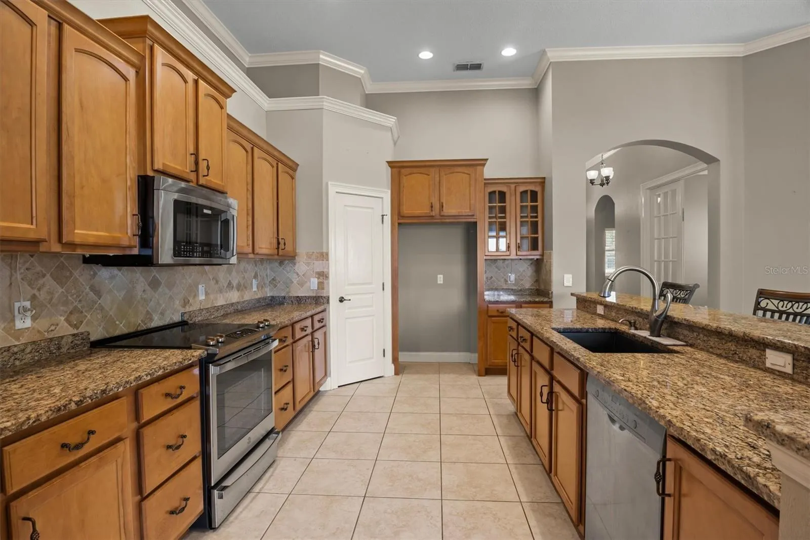 8281 Lake James Dr, Lakeland, Florida 33810 — photo 2