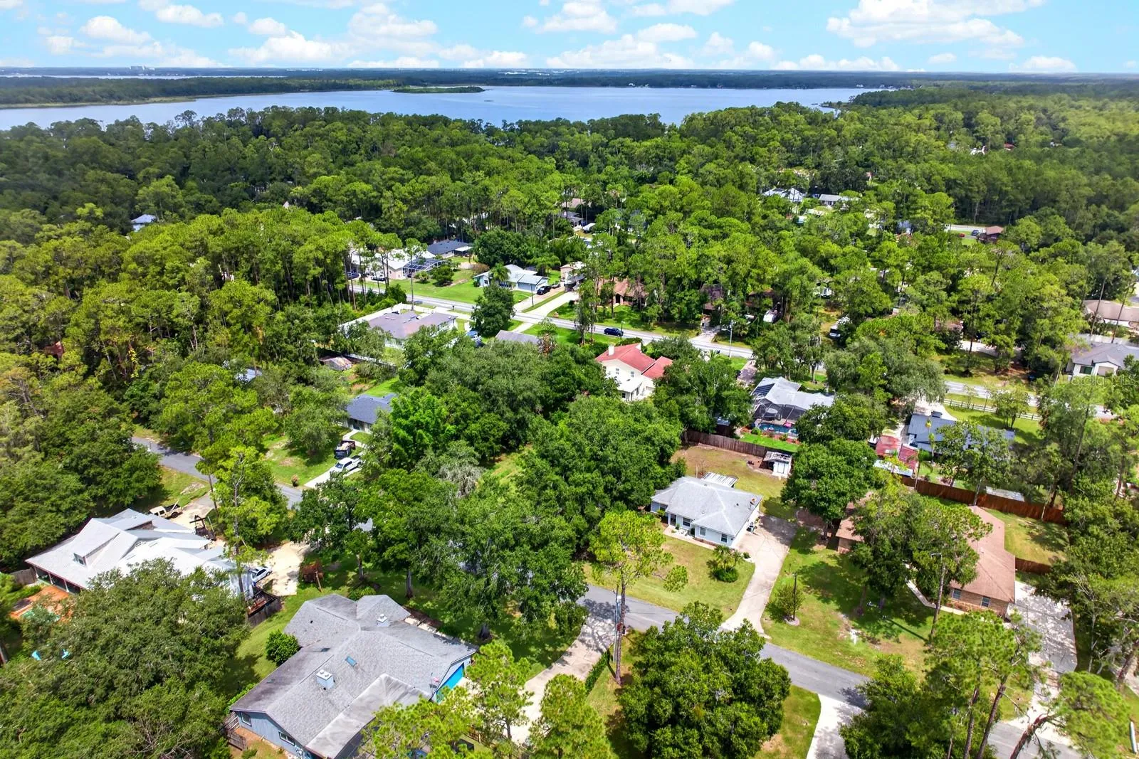 OPTIONAL HOA MEMBERSHIP is only $235/year and includes access to a COMMUNITY PARK with pavilion and grills, BOAT RAMP, PLAYGROUND and planned community events throughout the year.
