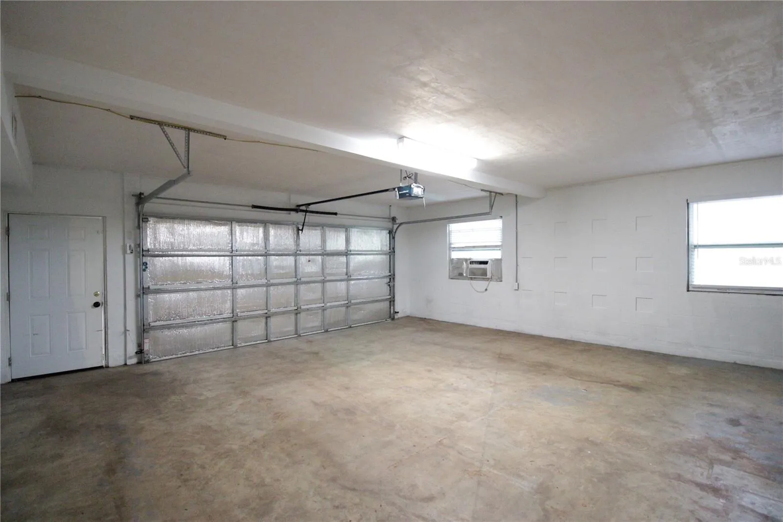 2-CAR GARAGE
