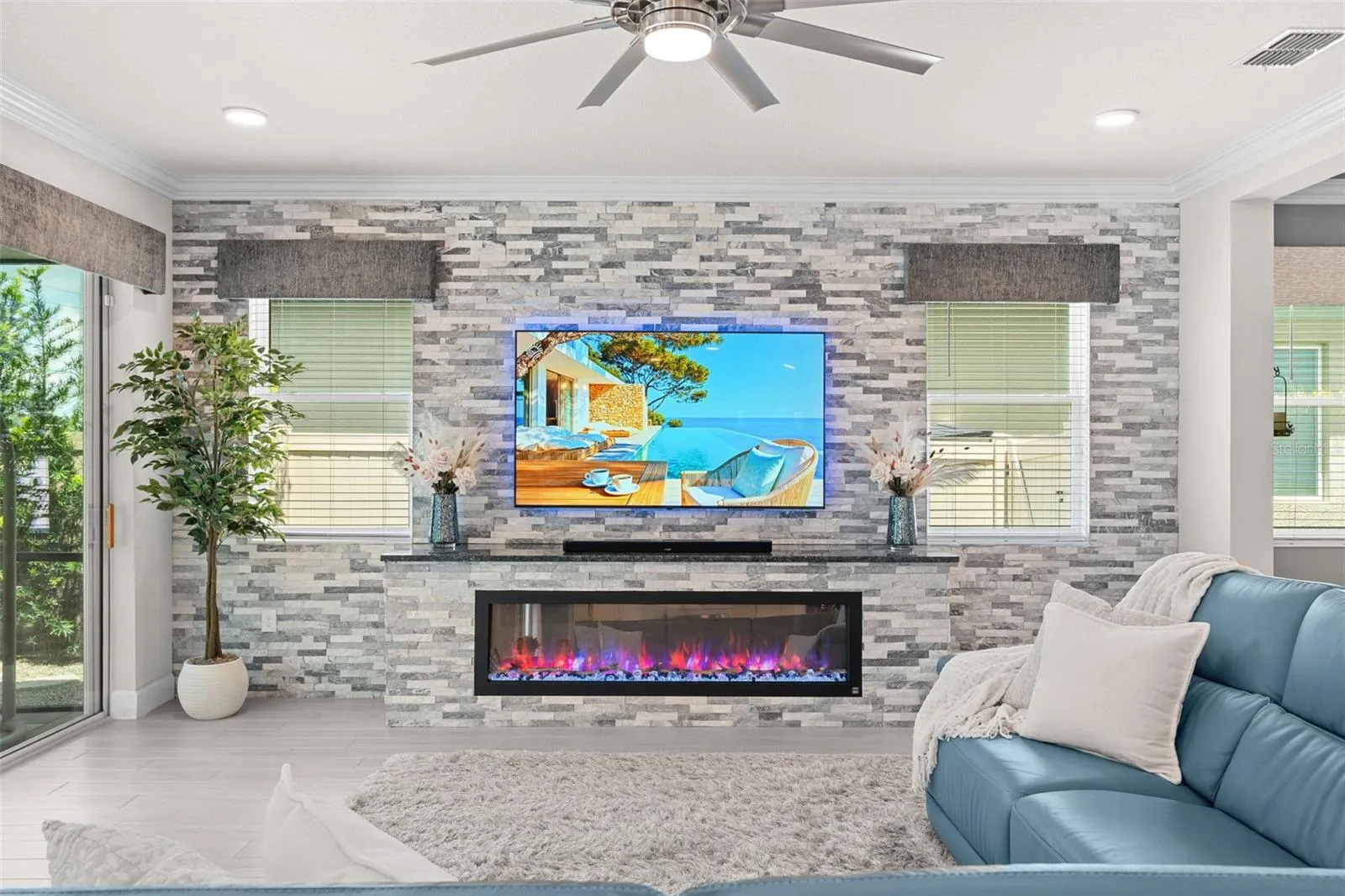 Hosting family and friends never felt so easy or looked so good!