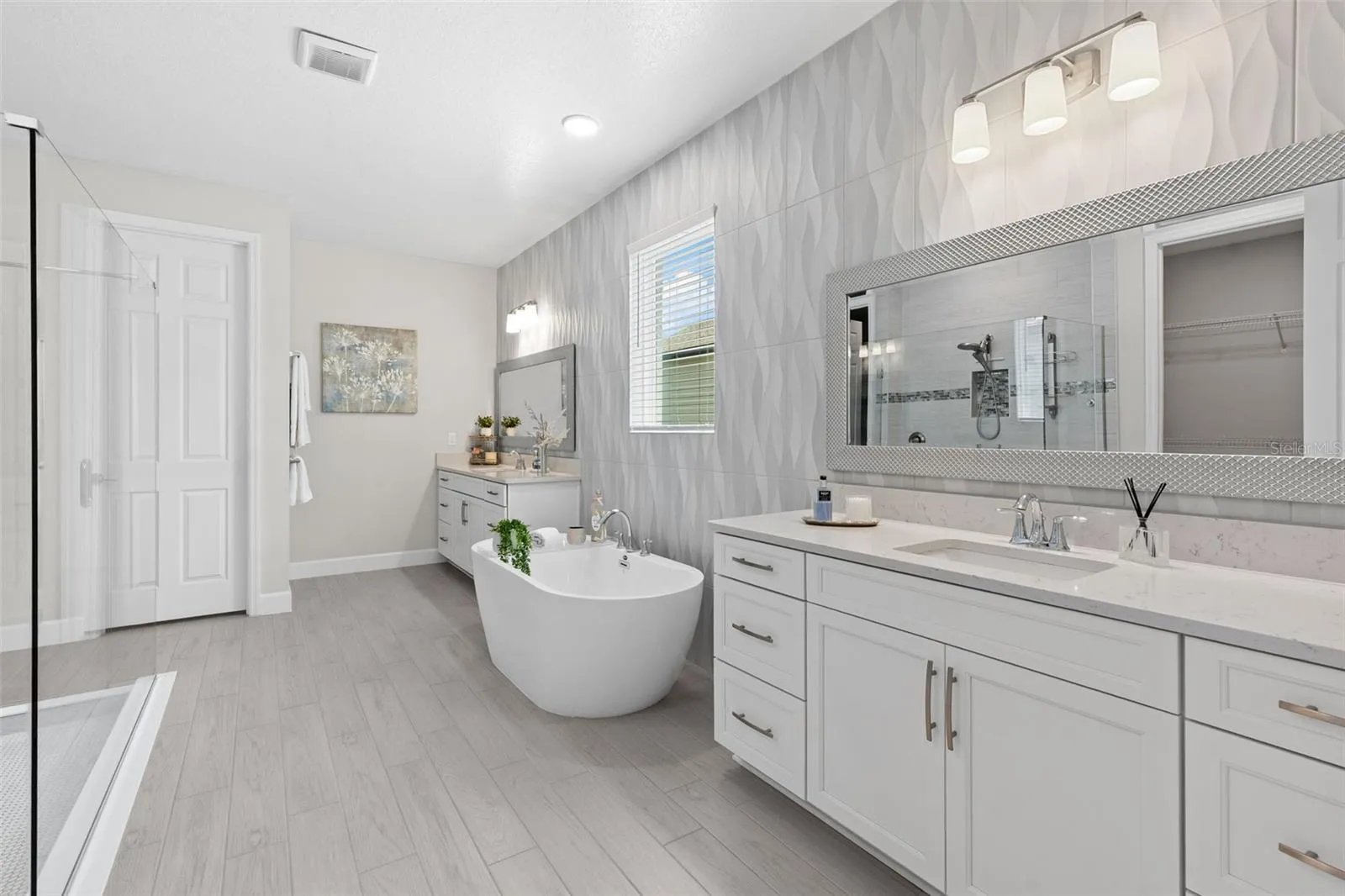Spa-inspired primary en-suite bath.