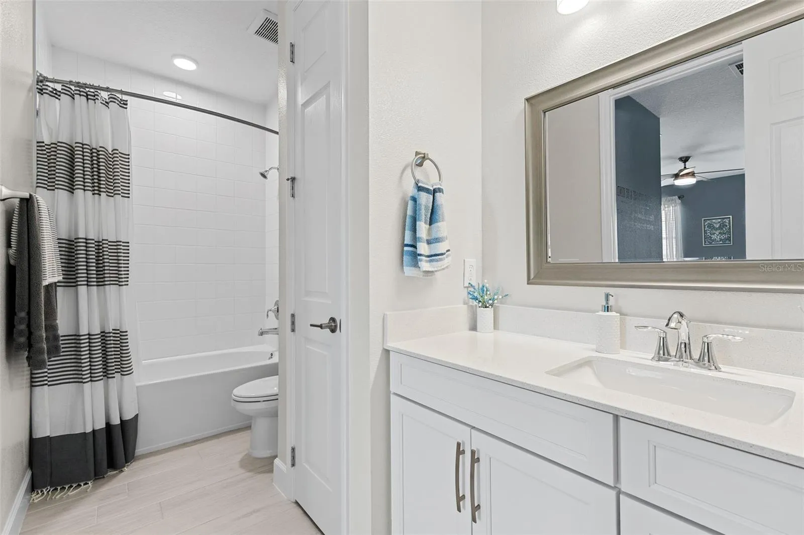 Second full/en-suite bath.