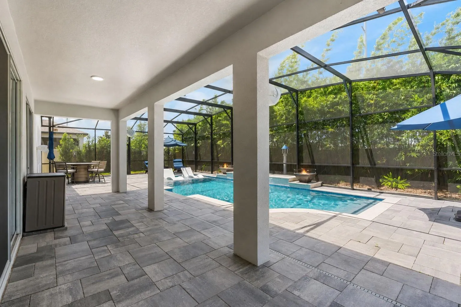 Large covered lanai.