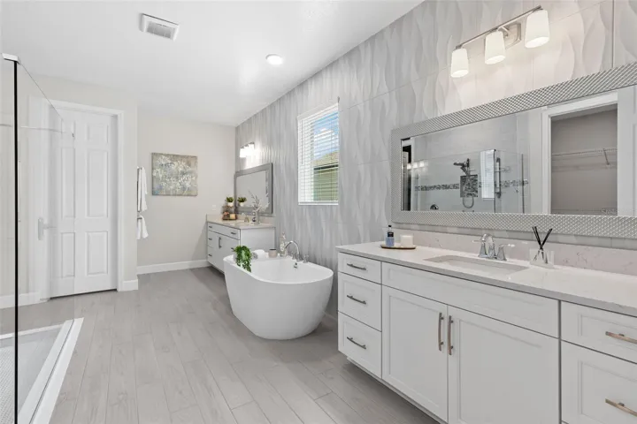 Spa-inspired primary en-suite bath.
