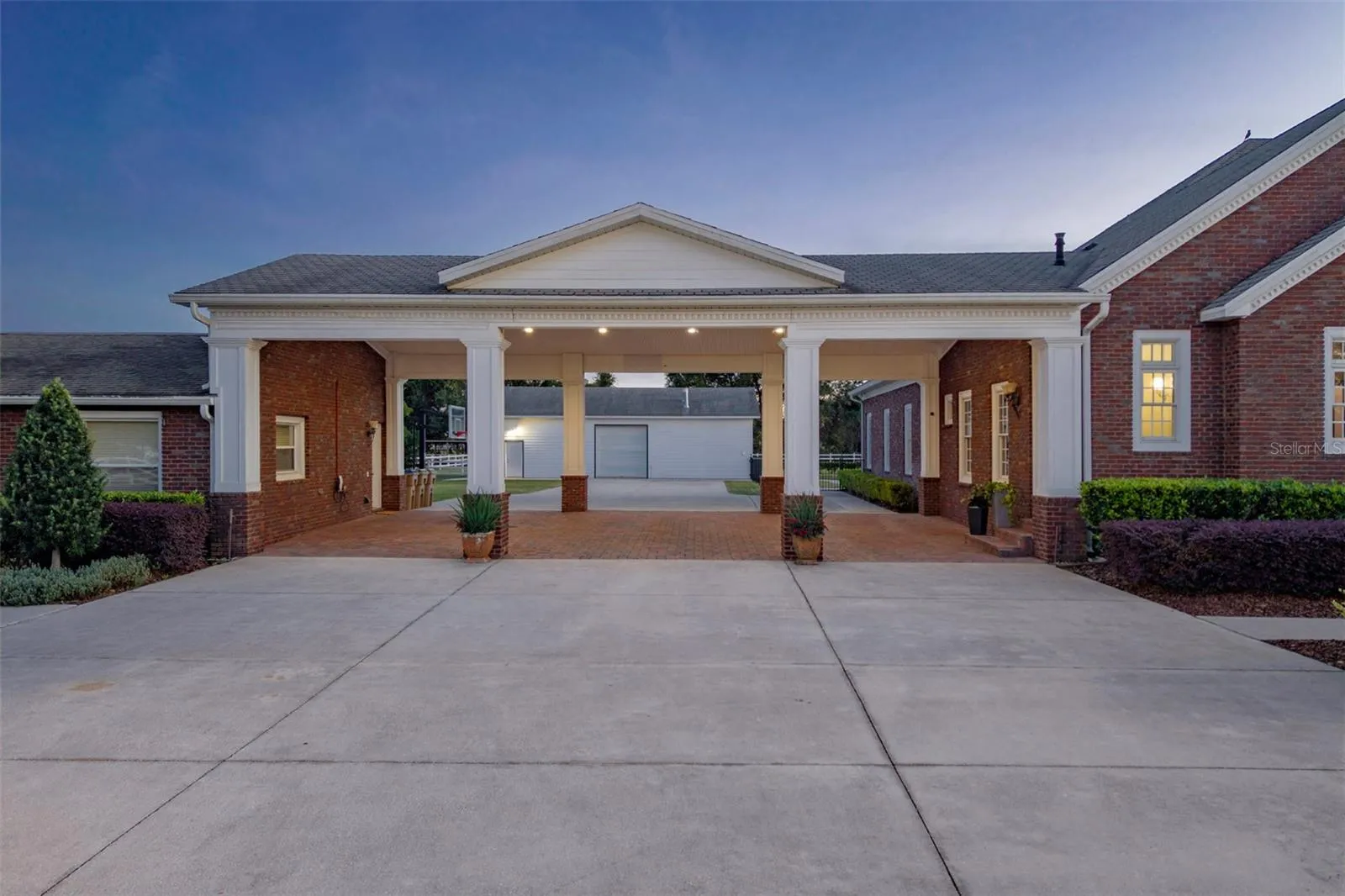 porte cache to 1,800 sf garage