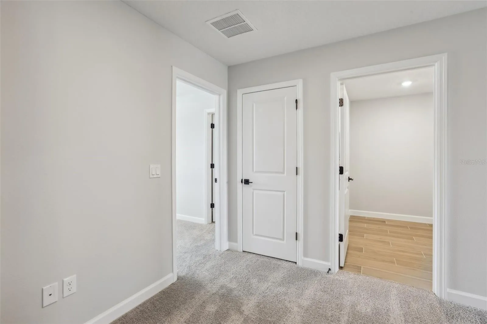 Representative images and renderings are for illustrative purposes. Actual structural options and design finishes of home may vary.
