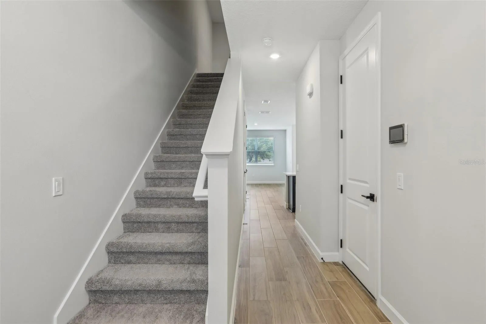 Representative images and renderings are for illustrative purposes. Actual structural options and design finishes of home may vary.